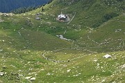 69 Zoom sul Bivacco Zamboni e sul Rifugio Balicco